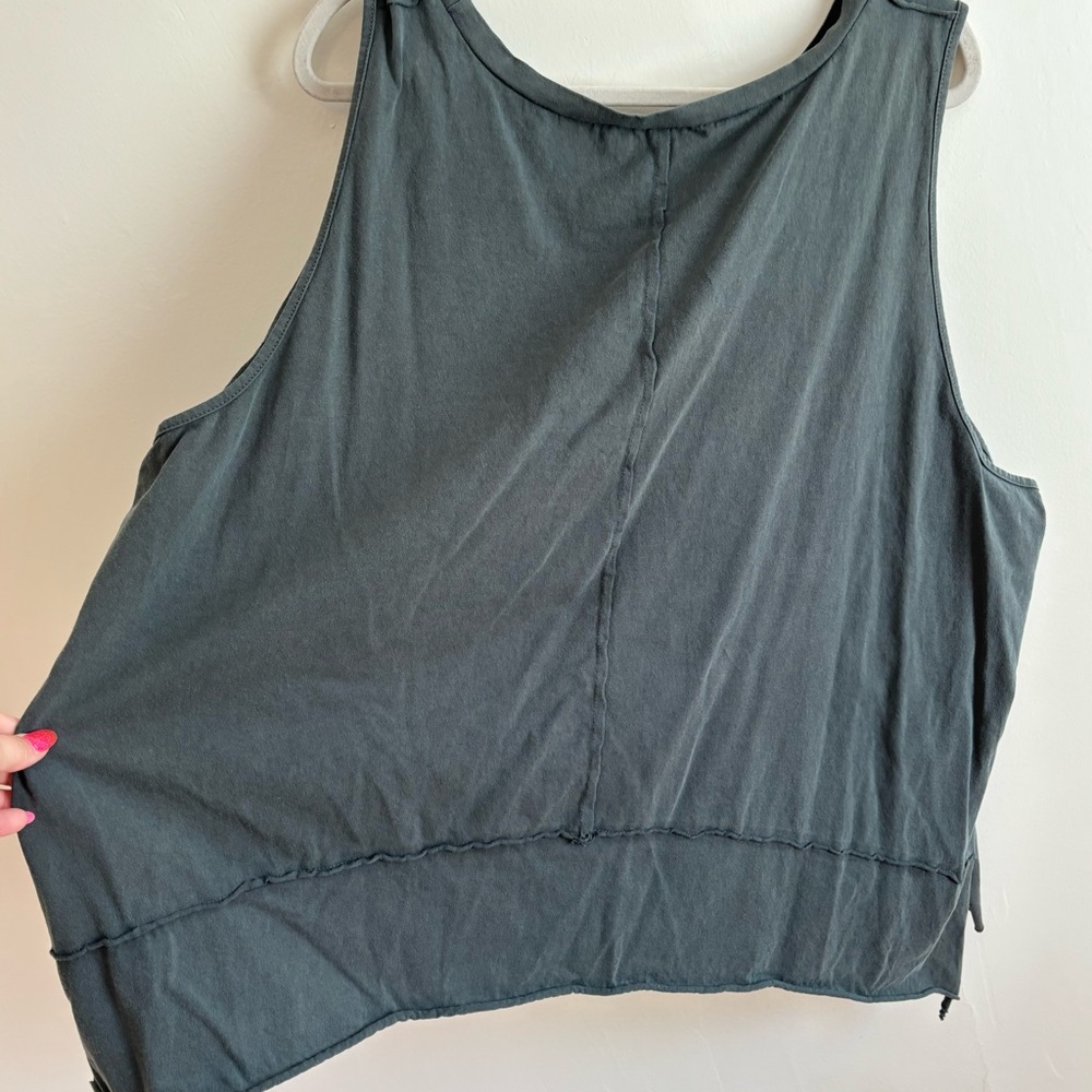 🫒 PLUS Crop Tank 🫒 - Picture 6 of 6